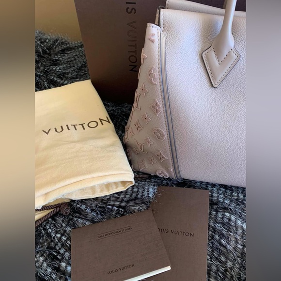 AUTHENTIC LOUIS VUITTON W PM GALET - Picture 3 of 15